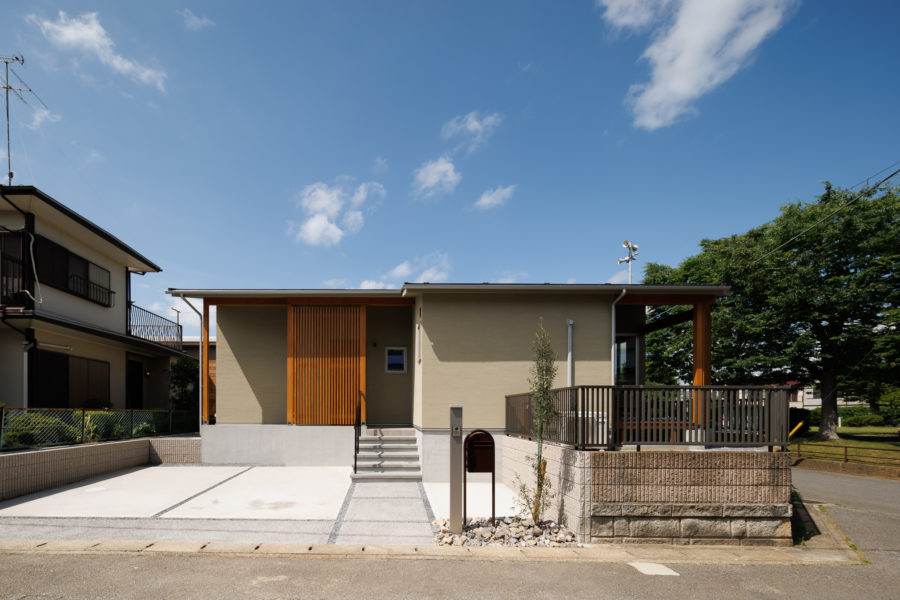 緑光借景と猫の家