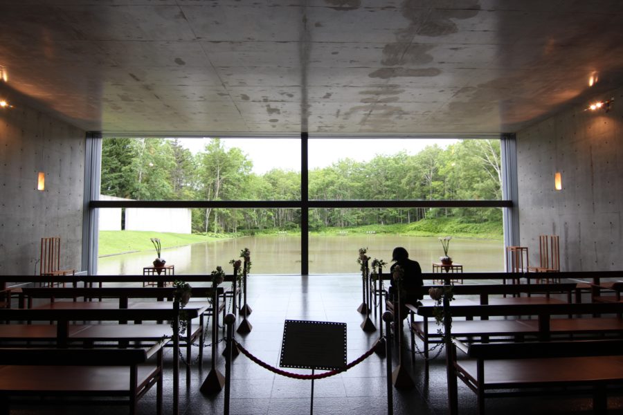 わかりやすさより、本質を｜水の教会に共感した設計者の家づくり